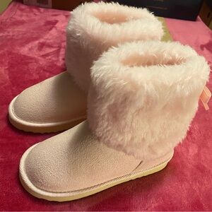 Beautiful Brand New Boots Fur PK. Size 11